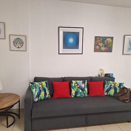 Amazing Apartment For 3 Guests Steps From The Beach Netanya Exteriör bild