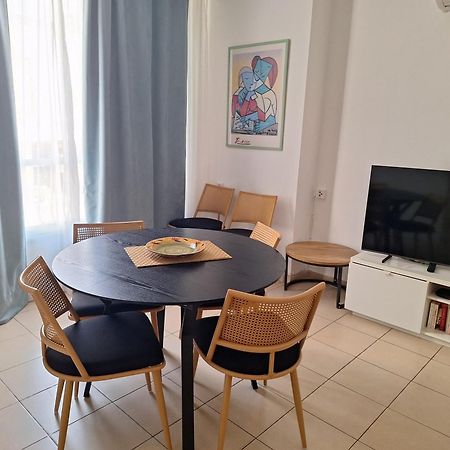 Amazing Apartment For 3 Guests Steps From The Beach Netanya Exteriör bild