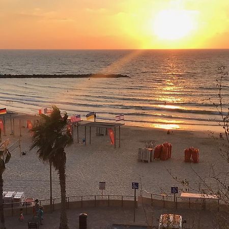 Amazing Apartment For 3 Guests Steps From The Beach Netanya Exteriör bild