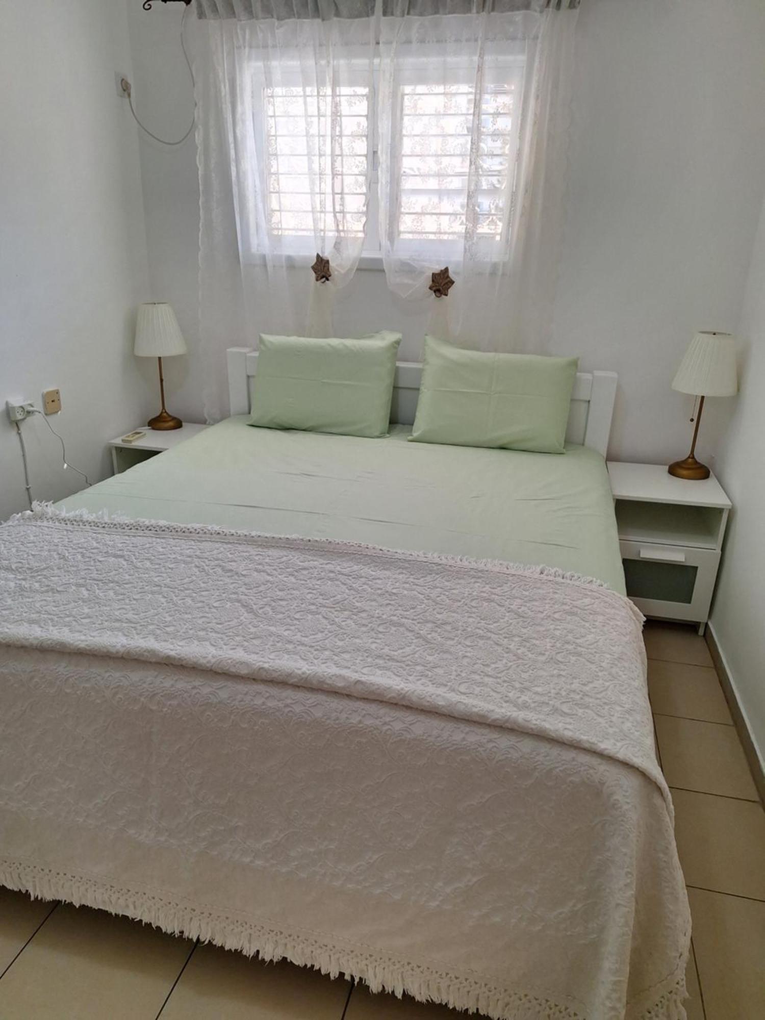 Amazing Apartment For 3 Guests Steps From The Beach Netanya Exteriör bild