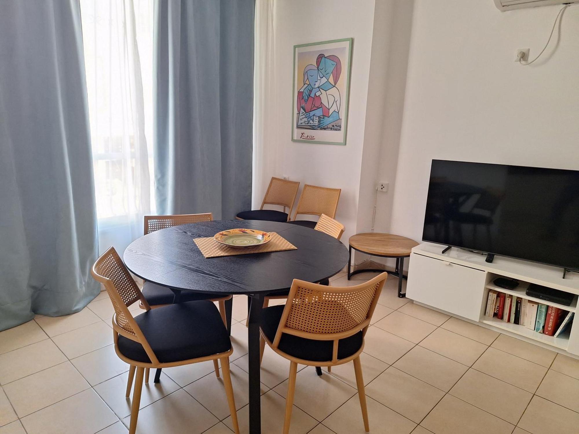 Amazing Apartment For 3 Guests Steps From The Beach Netanya Exteriör bild