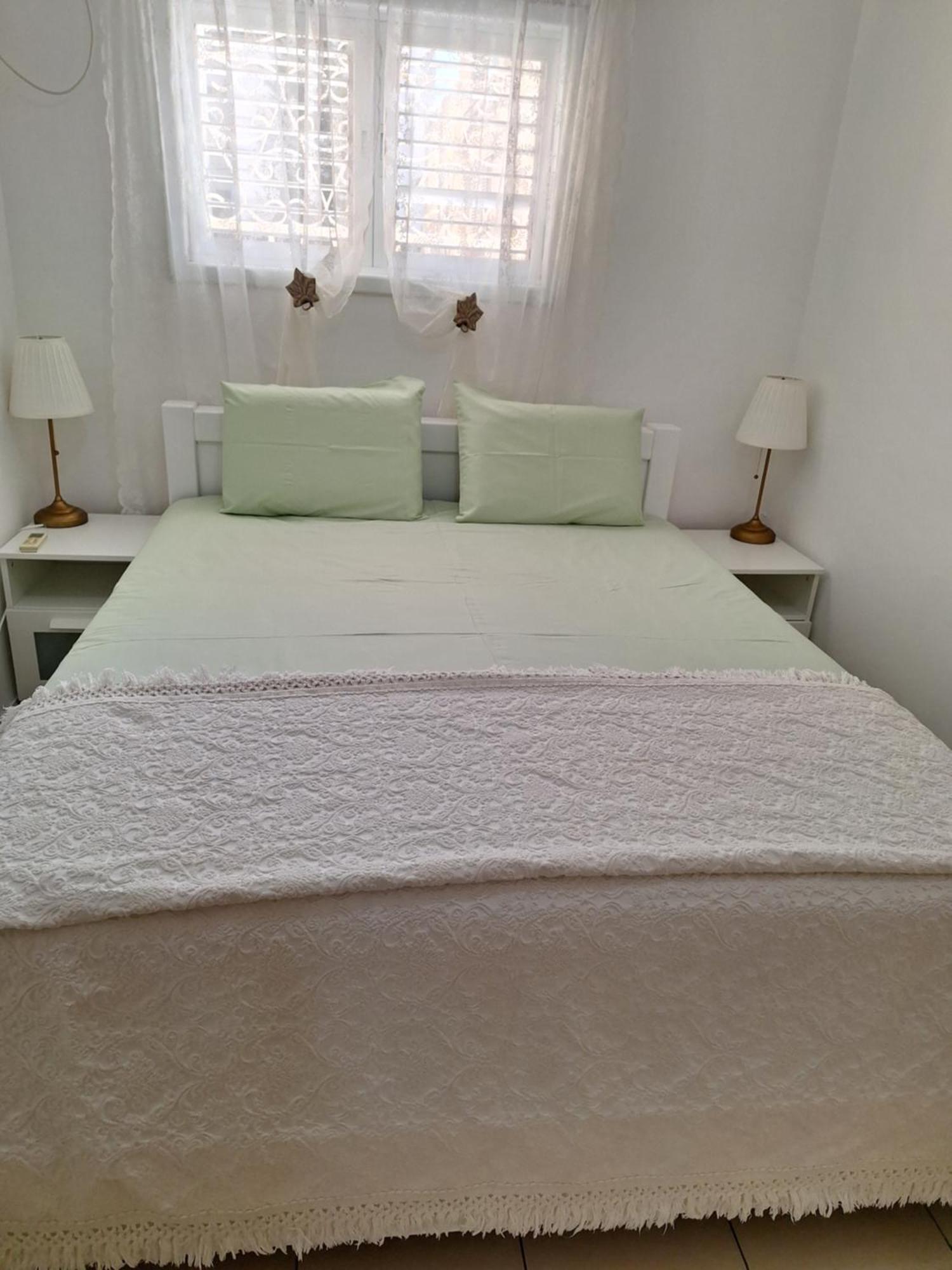 Amazing Apartment For 3 Guests Steps From The Beach Netanya Exteriör bild